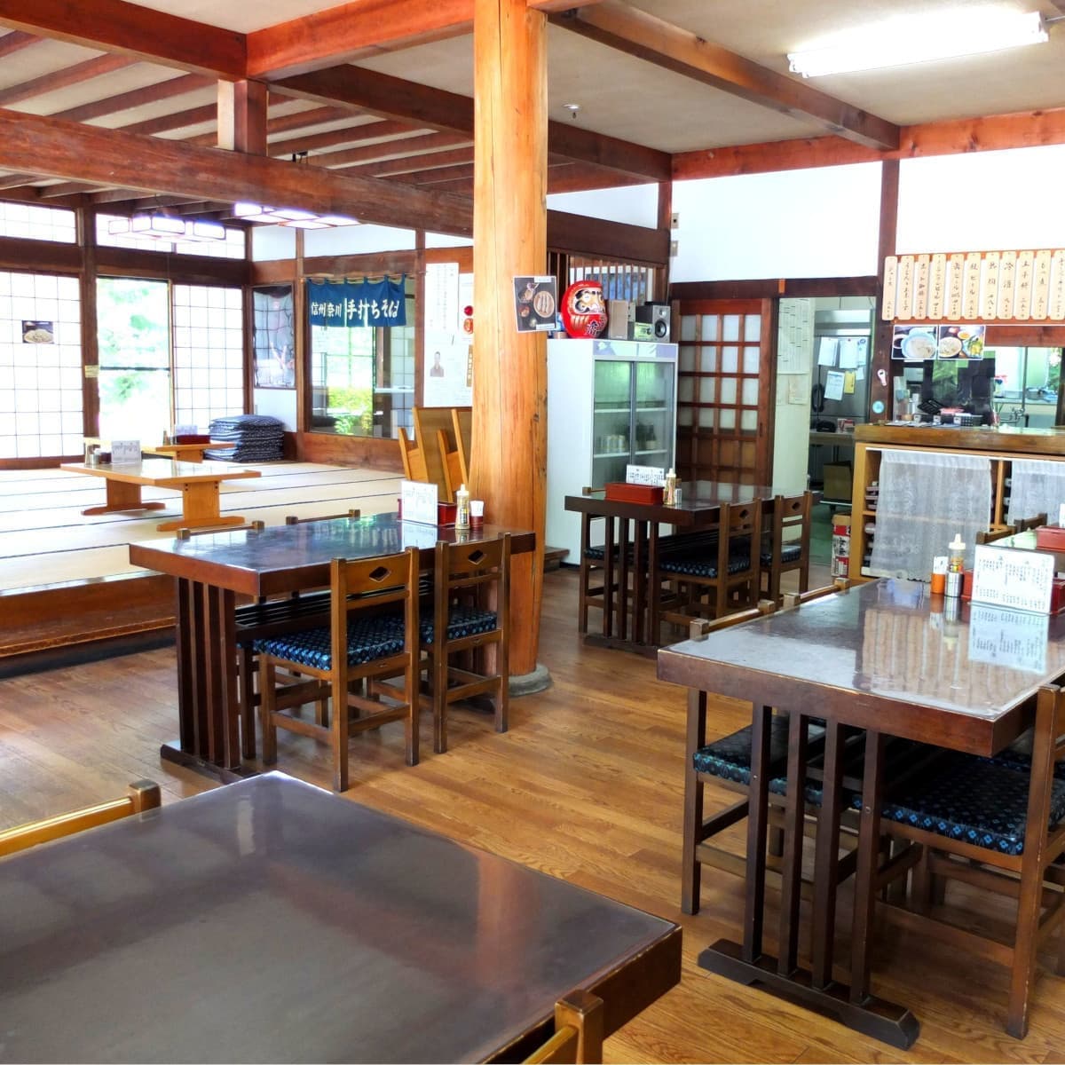 そばの里奈川店内